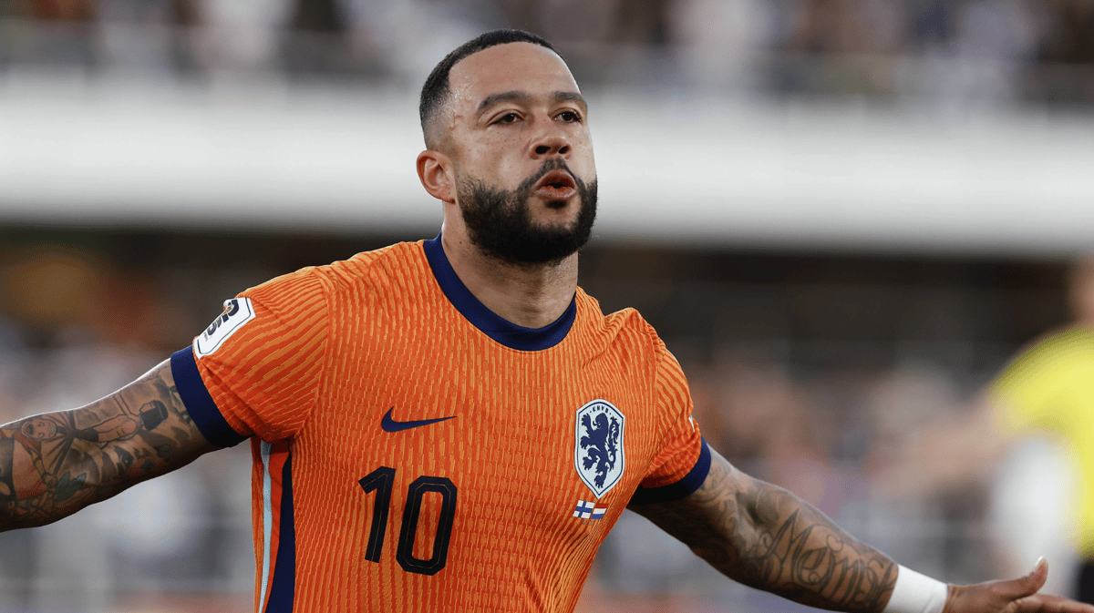 Memphis Depay scoort voor het Nederlands elftal