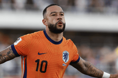 Memphis Depay scoort voor het Nederlands elftal