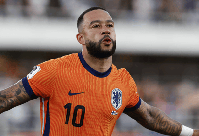 Memphis Depay scoort voor het Nederlands elftal