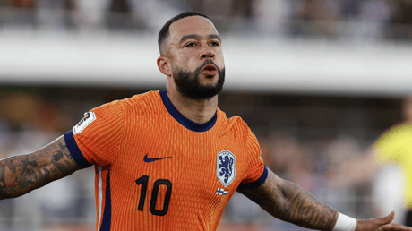 Memphis Depay scoort voor het Nederlands elftal