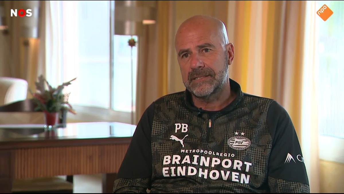 Peter Bosz voor de camera van de NOS