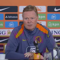 Ronald Koeman tijdens een persconferentie van het Nederlands elftal
