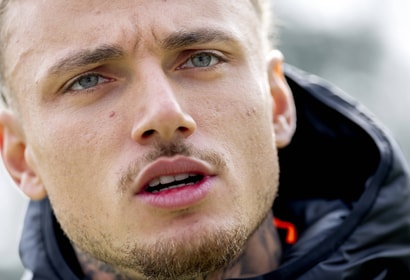 Noa Lang langs het trainingsveld van Oranje