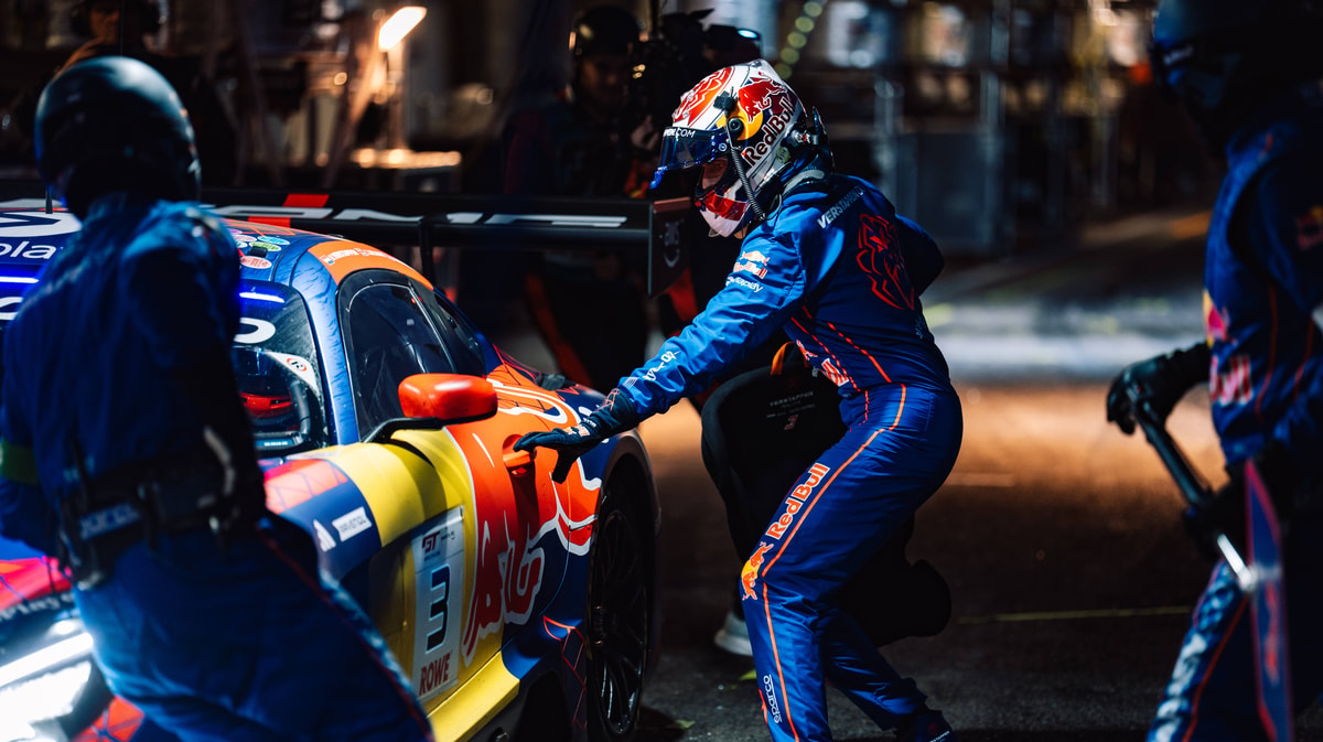 Max Verstappen heeft geen hoge ogen kunnen gooien bij de GT-race in Portugal.