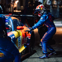 Max Verstappen heeft geen hoge ogen kunnen gooien bij de GT-race in Portugal.