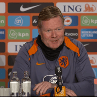 Bondscoach Ronald Koeman tijdens de persconferentie van Oranje