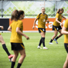 De Oranje Leeuwinnen tijdens de training 