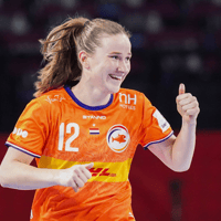 Bo van Wetering viert een doelpunt van Nederland