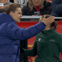 Frenkie de Jong en Memphis Depay in discussie