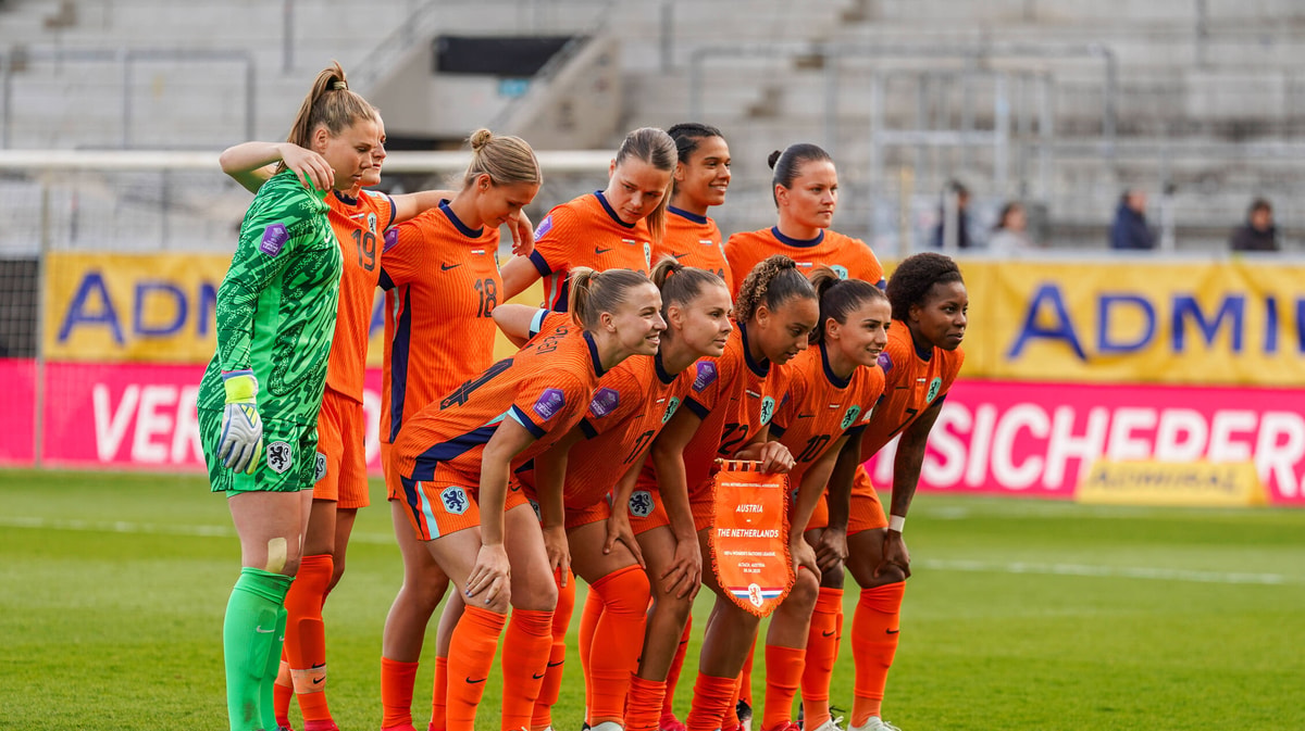 De opstelling van de Oranje Leeuwinnen.