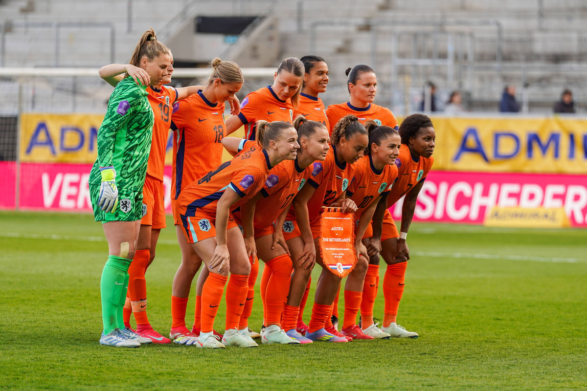 De opstelling van de Oranje Leeuwinnen.
