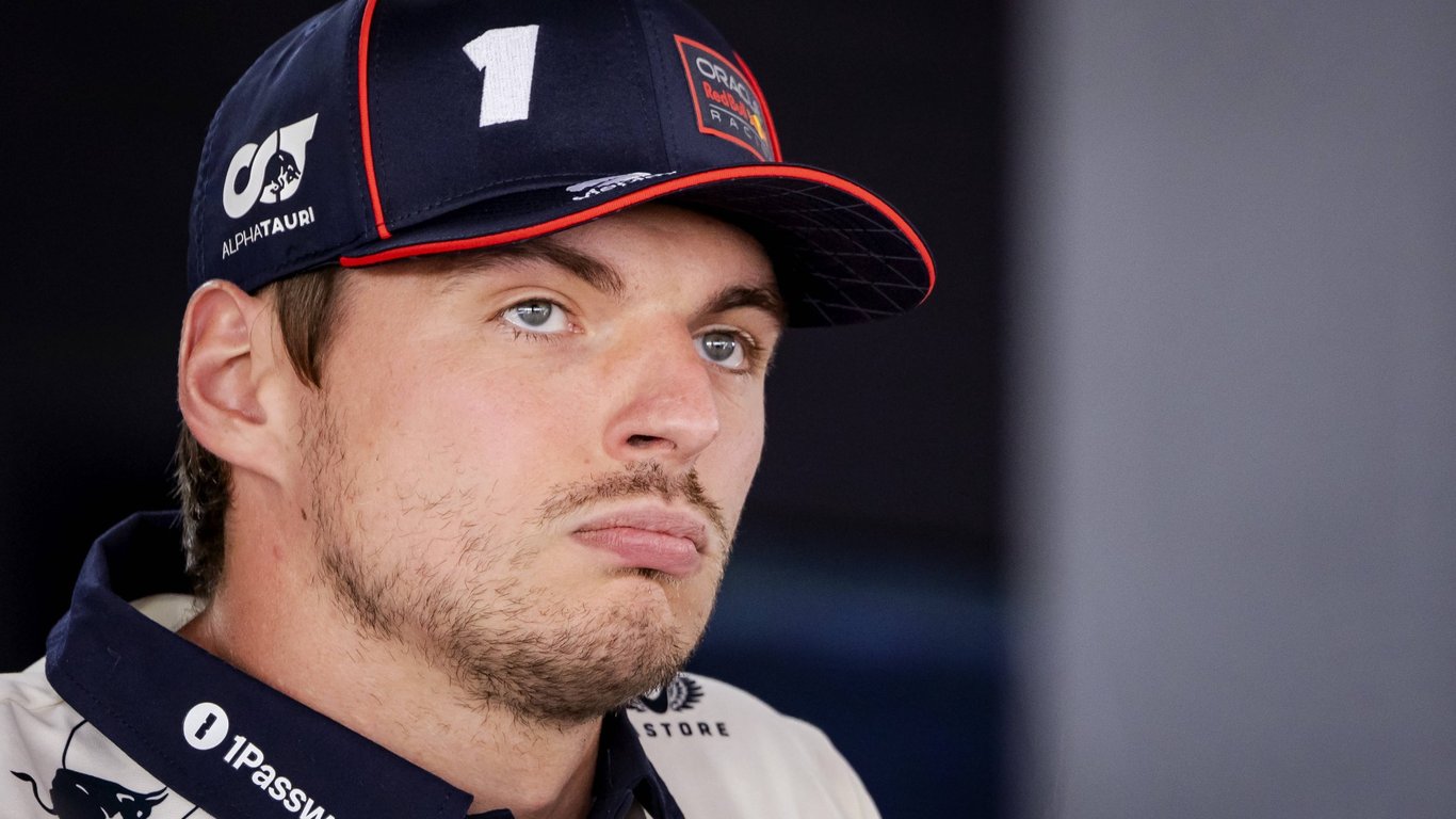 Max Verstappen is aangekomen in Silverstone