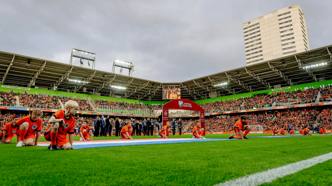 Het Nederlands elftal speelde voor de eerste keer ooit in de Euroborg