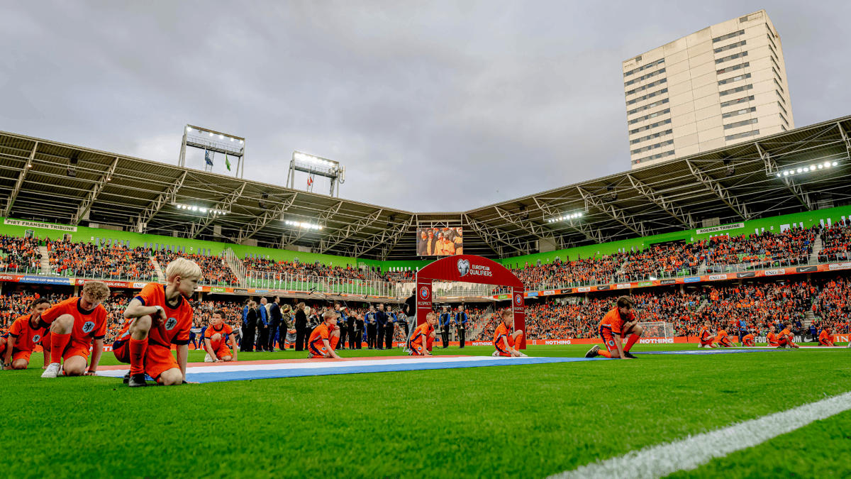 Het Nederlands elftal speelde voor de eerste keer ooit in de Euroborg