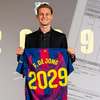 Frenkie de Jong heeft zijn contract bij Barcelona tot medio 2029 verlengd.