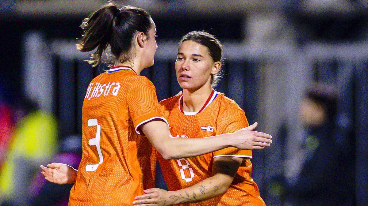 Lynn Groenewegen (rechts) en Caitlin Dijkstra