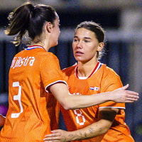 Lynn Groenewegen (rechts) en Caitlin Dijkstra