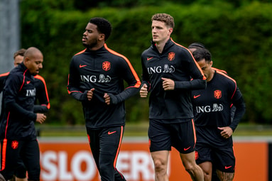 Het Nederlands elftal tijdens een training