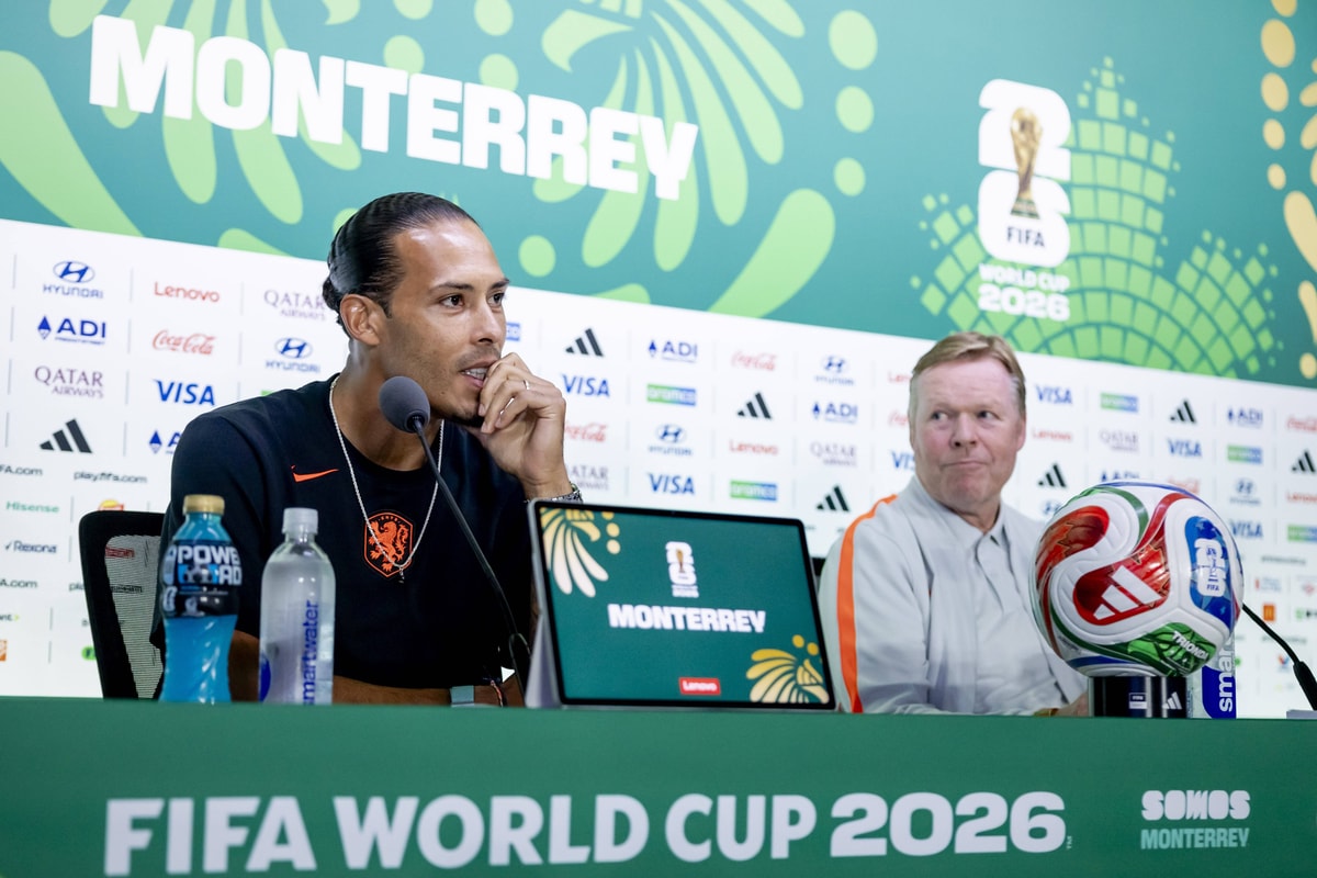 Virgil van Dijk en Ronald Koeman voorafgaand aan Nederland - Marokko