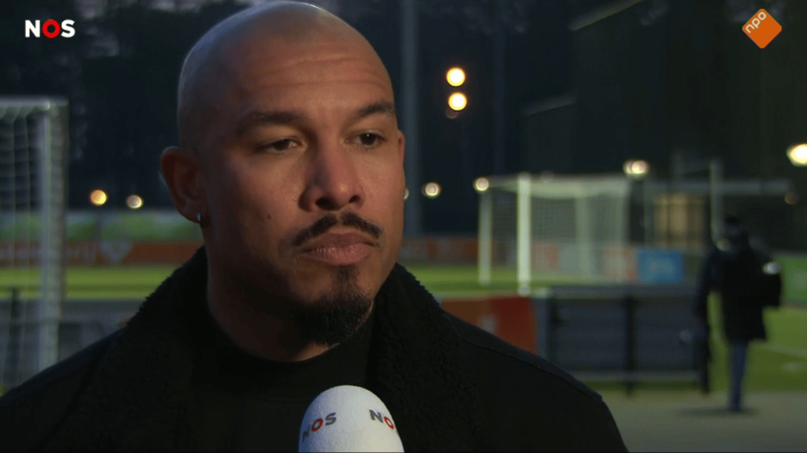 Nigel de Jong voor de camera van de NOS