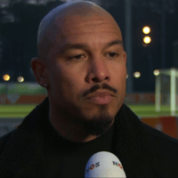 Nigel de Jong voor de camera van de NOS