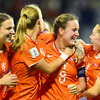 De Oranje Leeuwinnen vieren een doelpunt