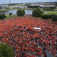 Fans van Oranje voorafgaand aan Nederland - Japan