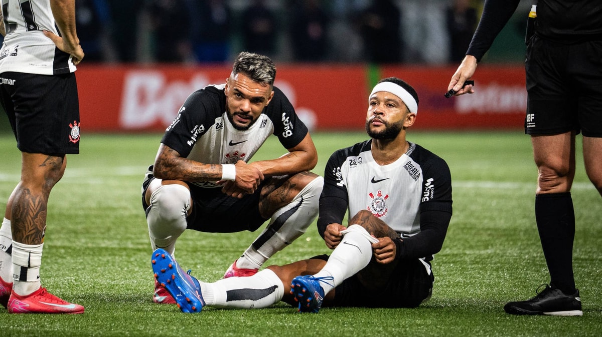 Memphis Depay geblesseerd geraakt