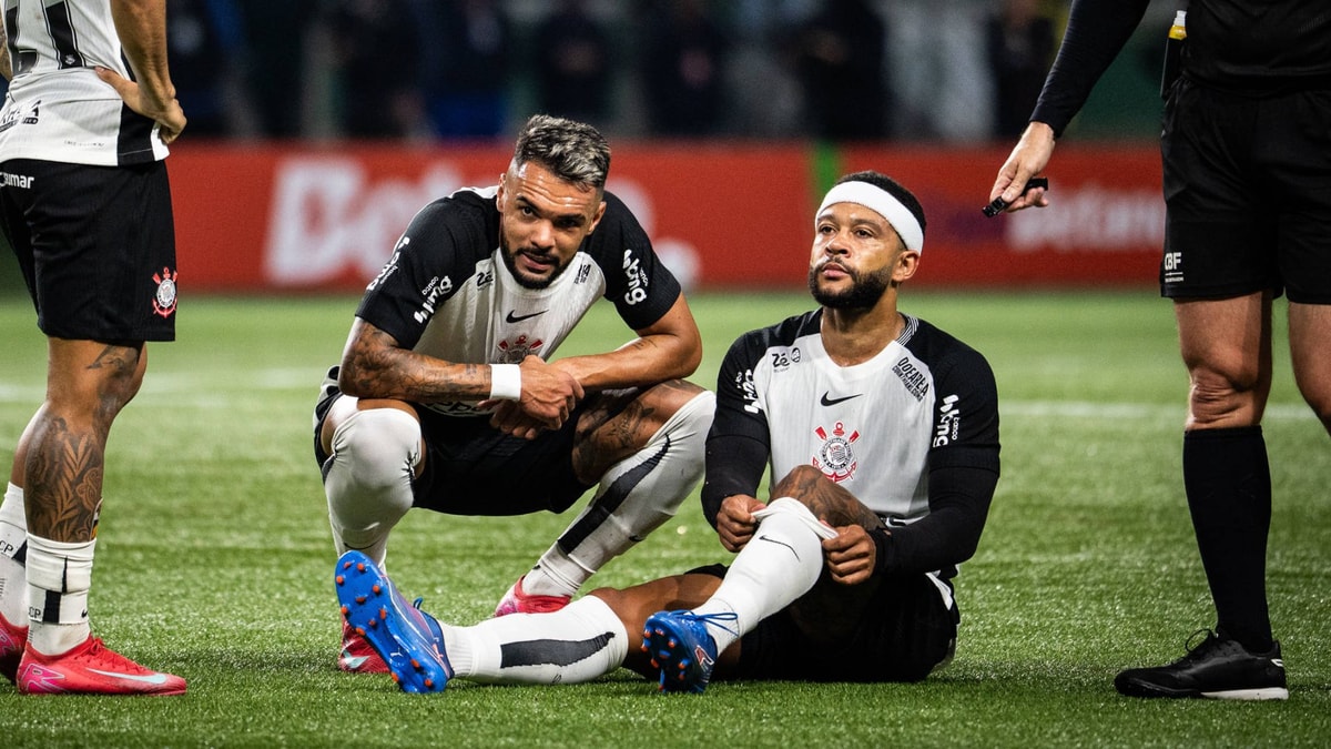 Memphis Depay geblesseerd geraakt