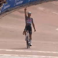 Mathieu van der Poel wint Parijs-Roubaix