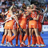 Nederland viert de 1-0 van Frederique Matla tegen België