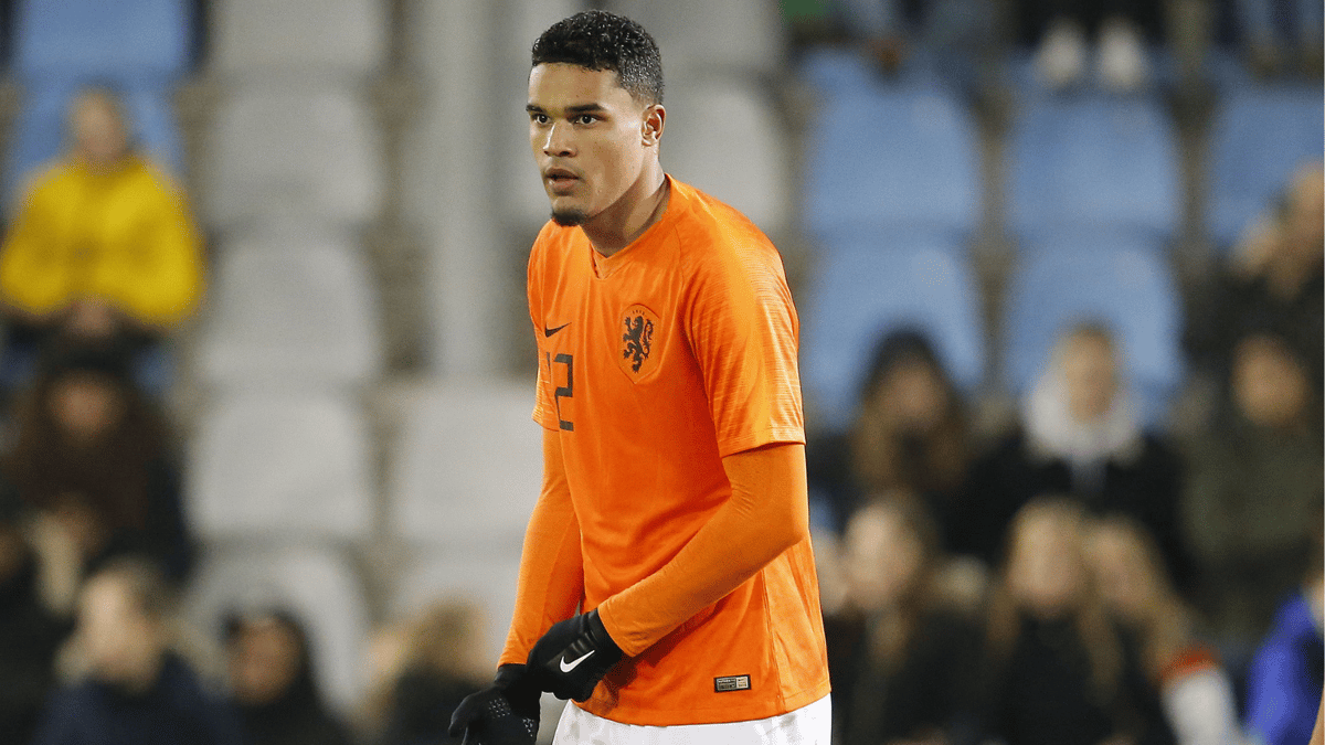 Danilho Doekhi in het shirt van Jong Oranje
