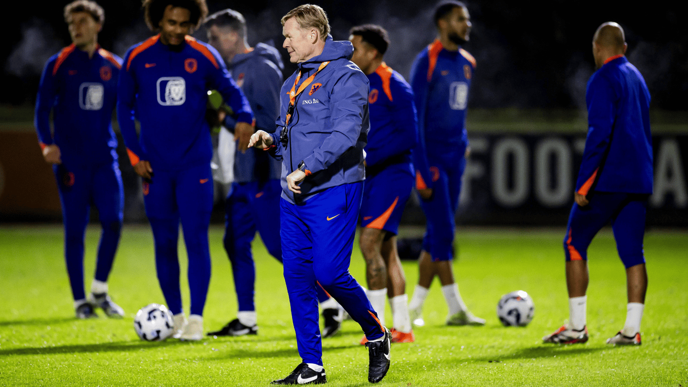 Bondscoach Ronald Koeman tijdens training van Oranje