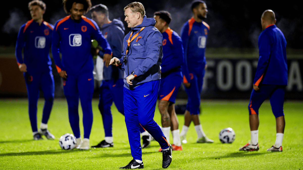 Bondscoach Ronald Koeman tijdens training van Oranje
