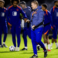 Bondscoach Ronald Koeman tijdens training van Oranje