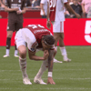Wout Weghorst eet gras