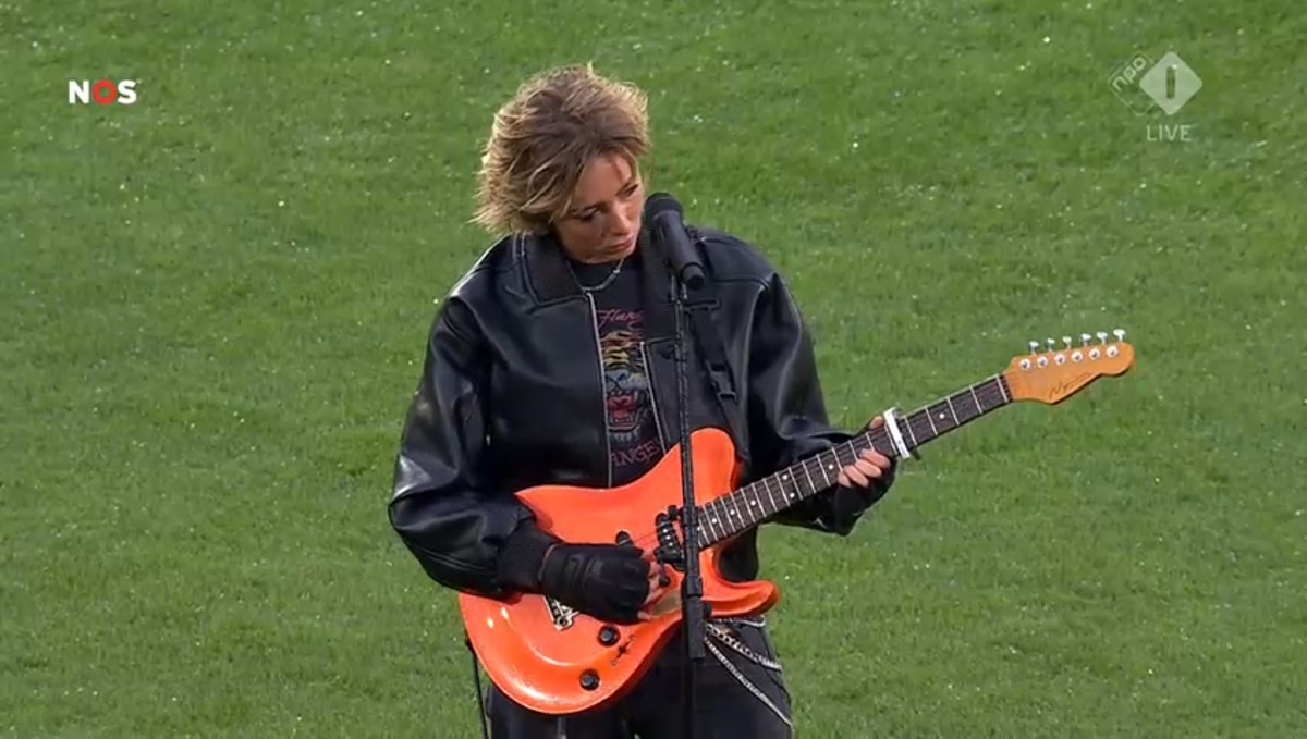 Sera zingt het Wilhelmus in De Kuip
