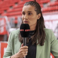 Leonne Stentler, analist en oud-international