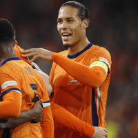 Het Nederlands elftal viert een treffer tegen Hongarije