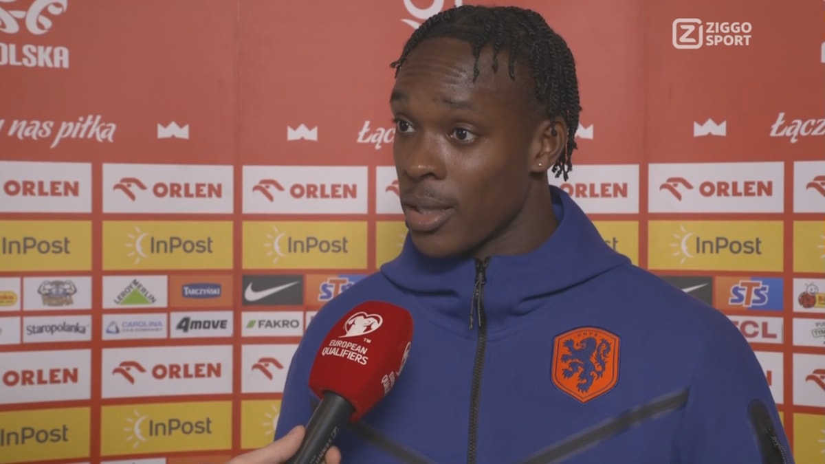 Emmanuel Emegha voor de camera van Ziggo Sport