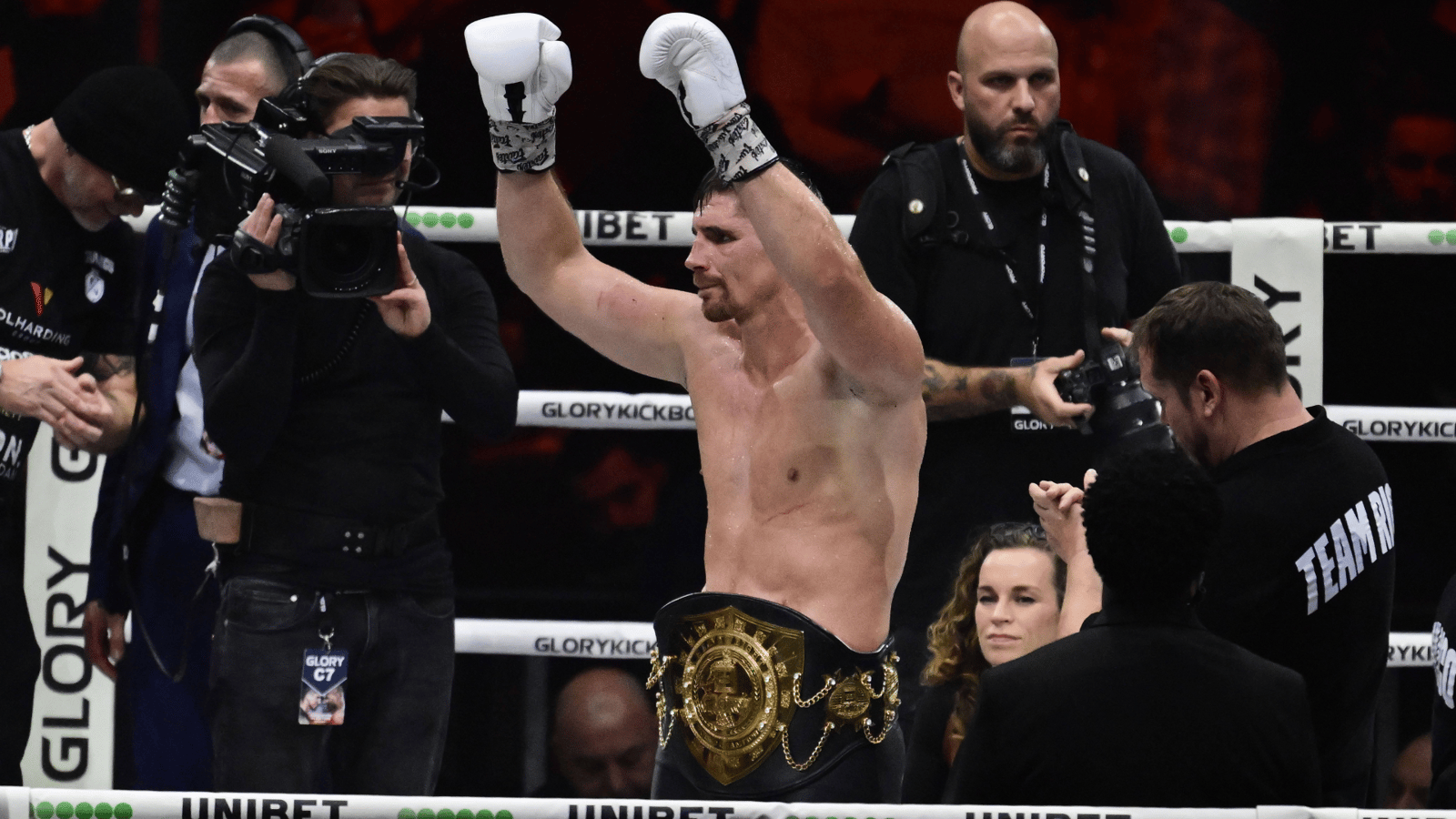 Rico Verhoeven wordt gewaarschuwd