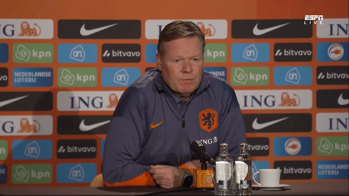 Bondscoach Ronald Koeman tijdens de persconferentie van Oranje