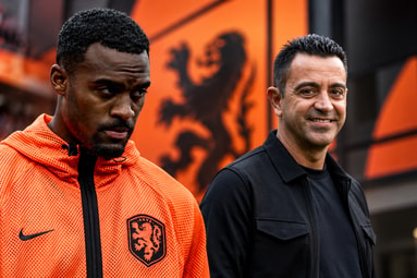 Ryan Gravenberch en Xavi Hernández