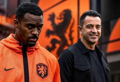 Ryan Gravenberch en Xavi Hernández