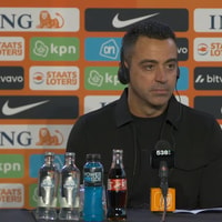 Xavi Hernández tijdens een persconferentie