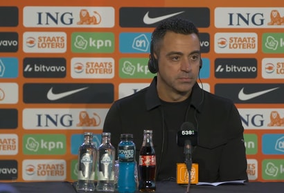 Xavi Hernández tijdens een persconferentie