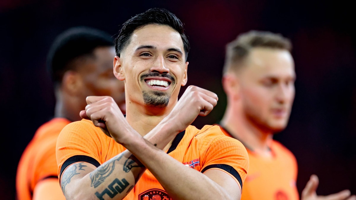 Tijjani Reijnders viert een doelpunt