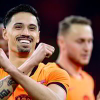 Tijjani Reijnders viert een doelpunt