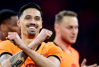 Tijjani Reijnders viert een doelpunt