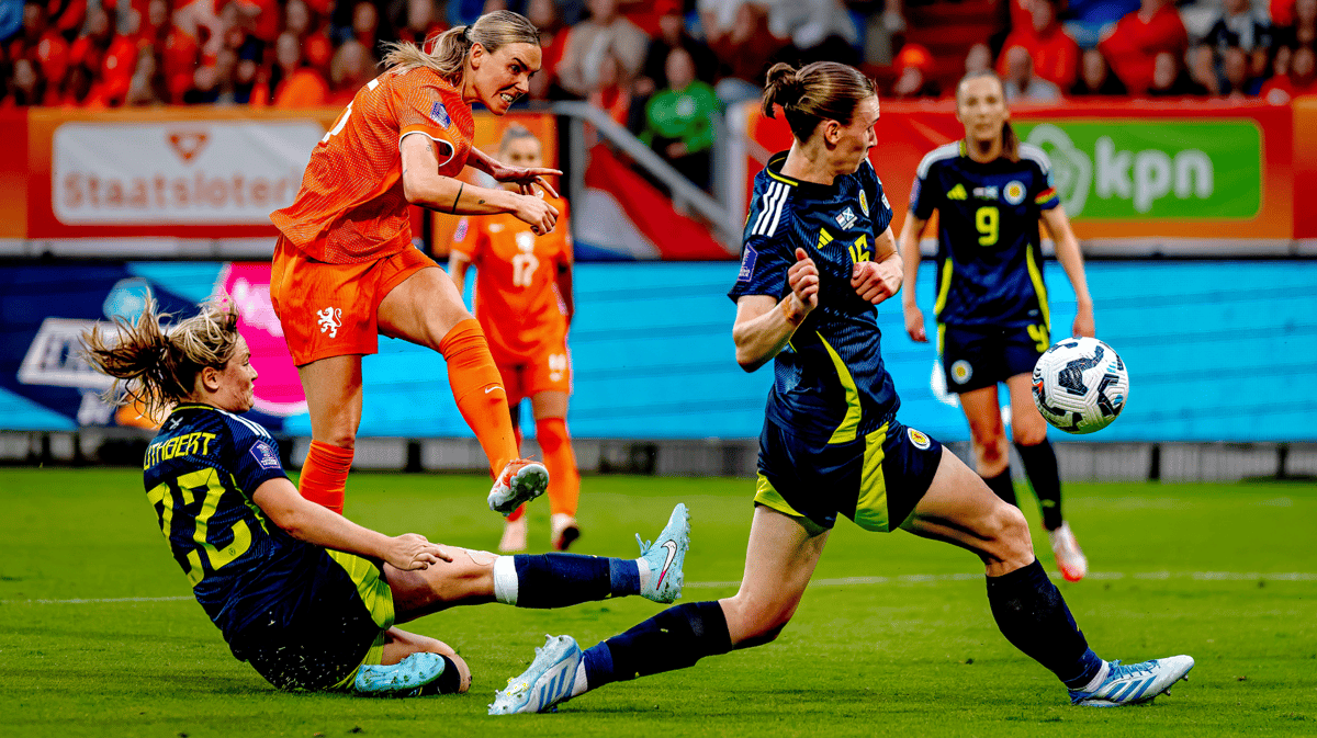 Jill Roord scoort voor Nederland